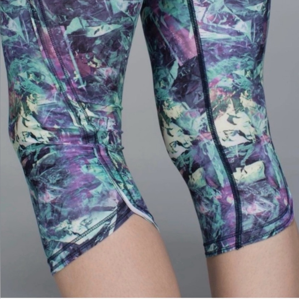 lululemon athletica Women’s Cropped Leggings Size 6 - Picture 15 of 16